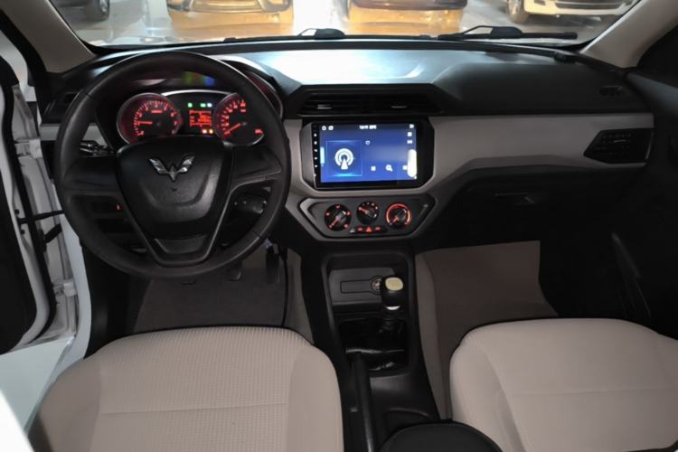 Used Wuling Hongguang 2019 1.5L S Standard Version China VI LAR Center Console