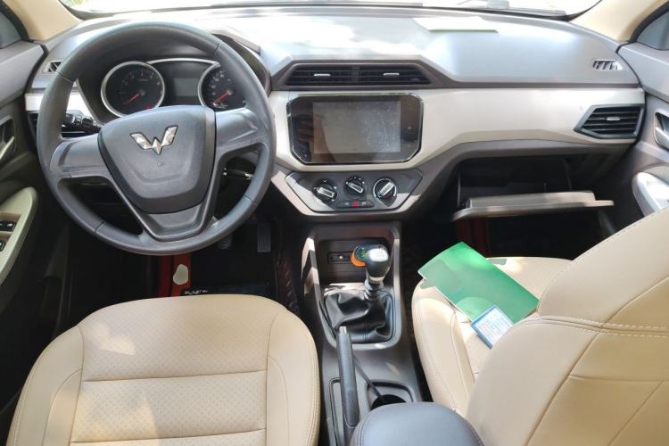 Used Wuling Hongguang 2019 1.5L S Comfort Edition China VI LAR Center Console