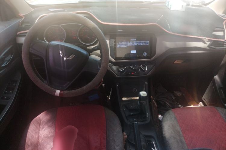 Used Wuling Hongguang 2019 1.5L S Standard Version China VI LAR Center Console