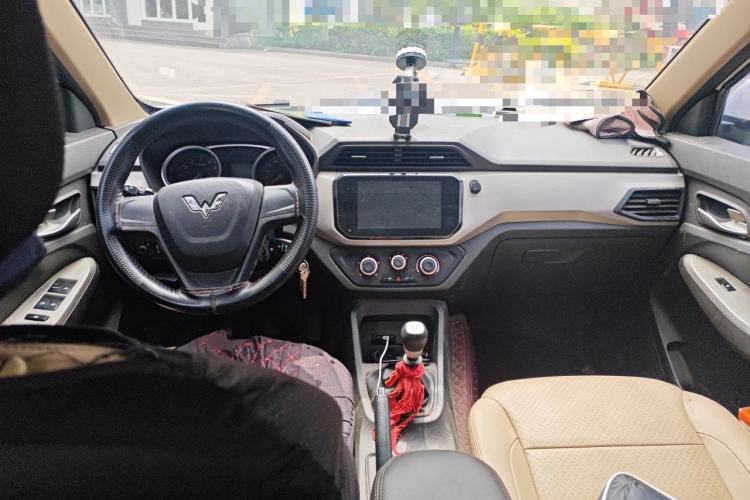 Used Wuling Hongguang 2019 1.5L S Comfort Edition China VI LAR Center Console