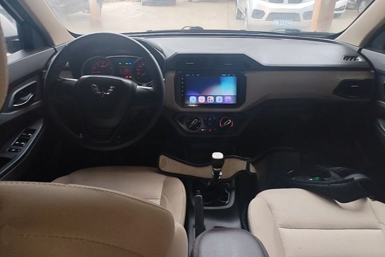 Used Wuling Hongguang 2019 1.5L S Standard Version China VI LAR Center Console