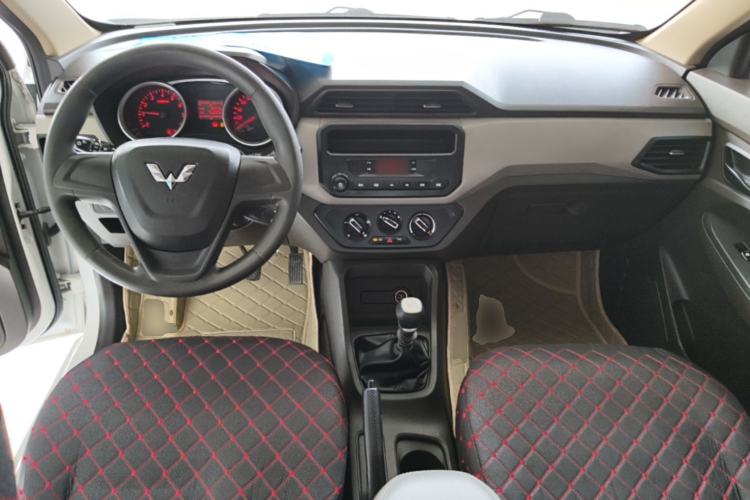 Used Wuling Hongguang 2019 1.5L S Standard Version China VI LAR Center Console