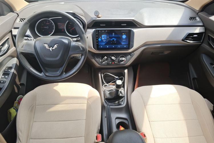 Used Wuling Hongguang 2019 1.5L S Standard Version China VI LAR Center Console
