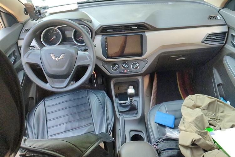 Used Wuling Hongguang 2019 1.5L S Standard Version China VI LAR Center Console