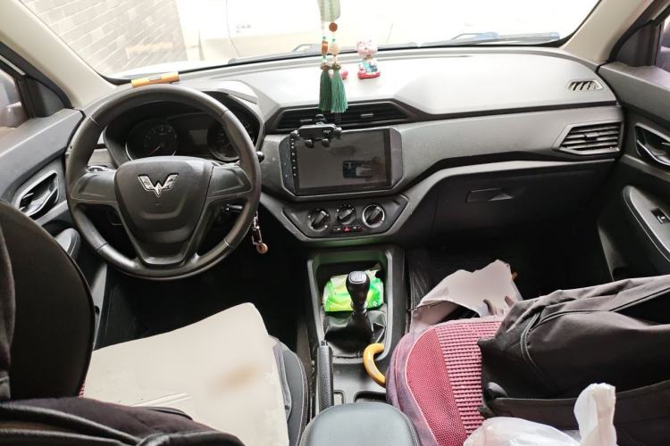 Used Wuling Hongguang 2019 1.5L S Basic Version China VI Standard LAR Center Console