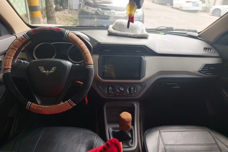 Used Wuling Hongguang 2019 1.5L S Standard Version China VI LAR Center Console