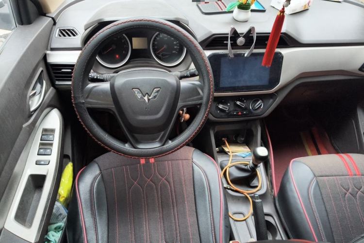 Used Wuling Hongguang 2019 1.5L S Comfort Edition China VI LAR Center Console