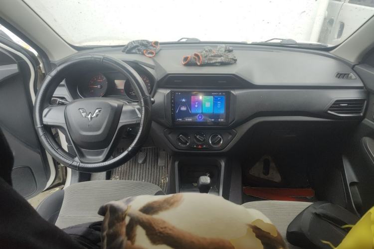 Used Wuling Hongguang 2019 1.5L S Basic Version China VI Standard LAR Center Console