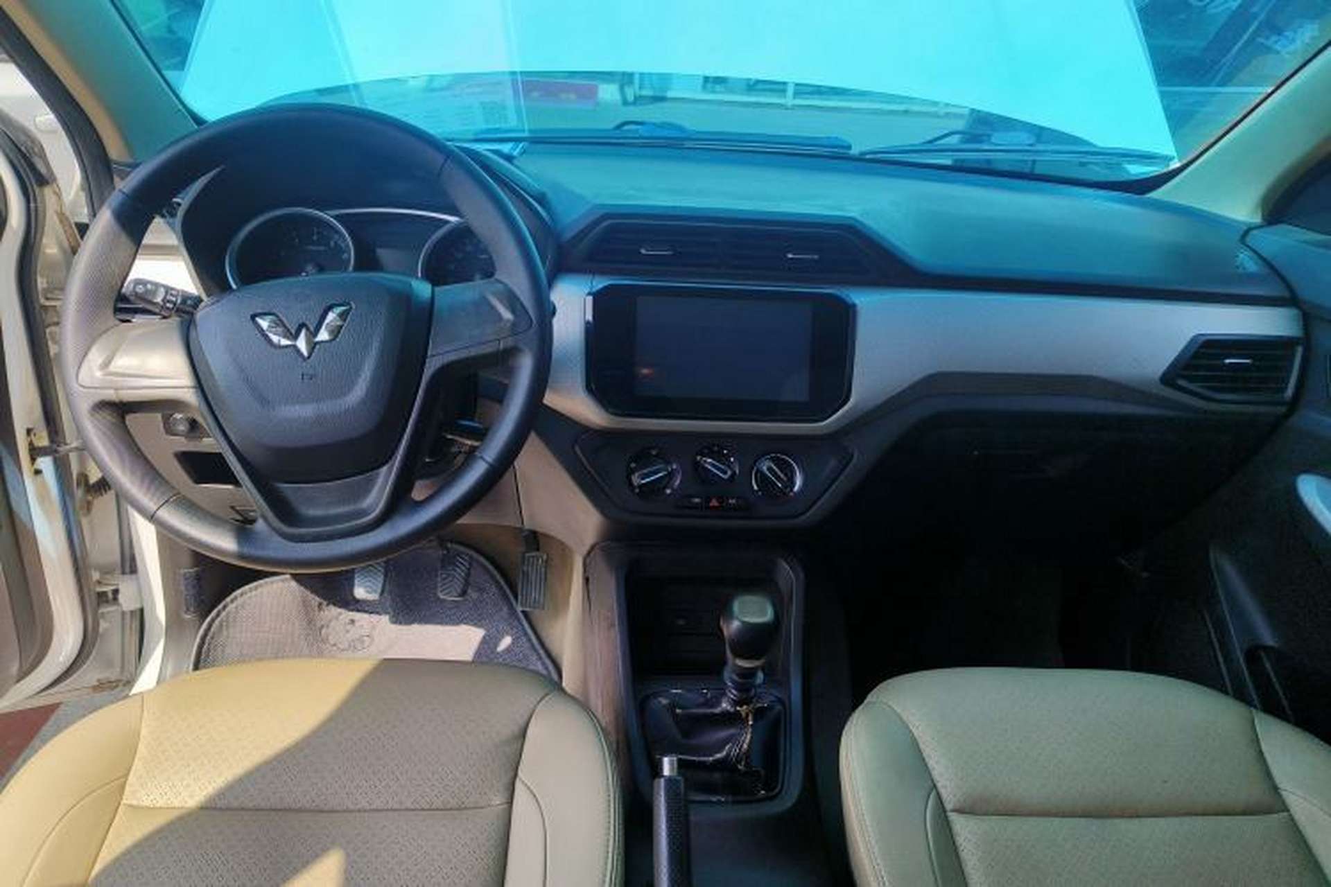Used Wuling Hongguang 2019 1.5L S Comfort Edition China VI LAR Center Console