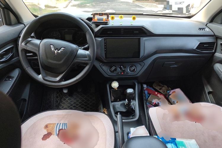 Used Wuling Hongguang 2019 1.5L S Basic Version China VI Standard LAR Center Console