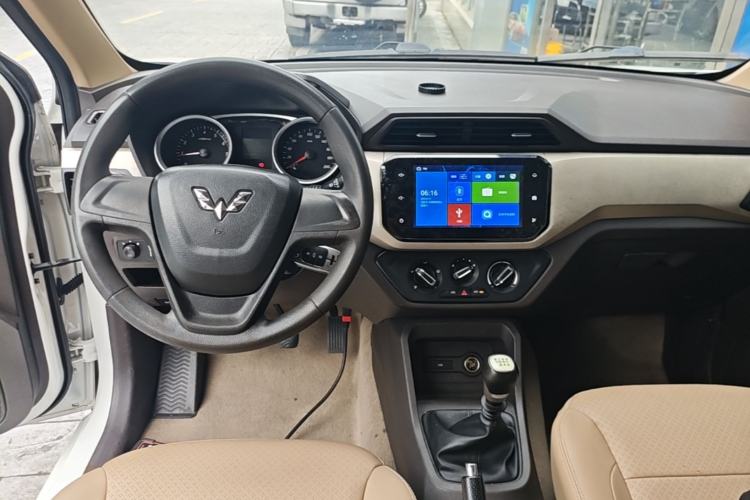 Used Wuling Hongguang 2019 1.5L S Comfort Edition China VI LAR Center Console