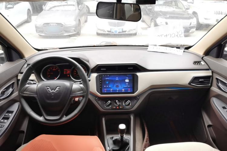 Used Wuling Hongguang 2019 1.5L S Standard Version China VI LAR Center Console