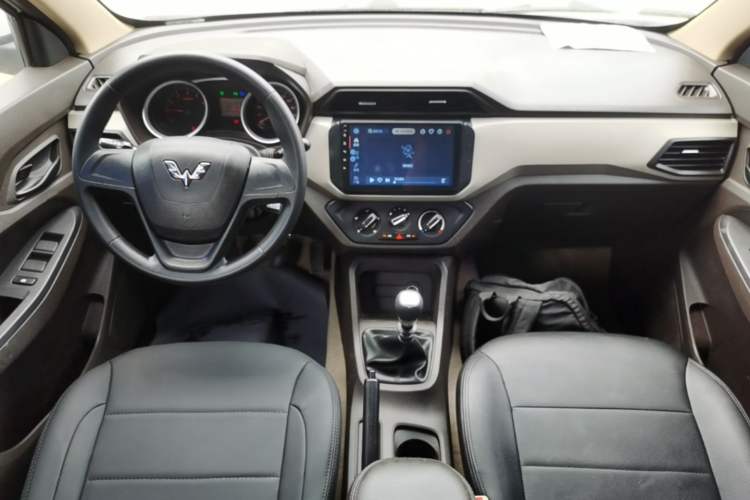 Used Wuling Hongguang 2019 1.5L S Standard Version China VI LAR Center Console