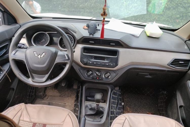 Used Wuling Hongguang 2019 1.5L S Standard Version China VI LAR Center Console