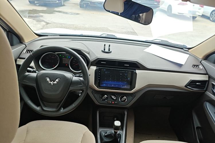 Used Wuling Hongguang 2019 1.5L S Standard Version China VI LAR Center Console