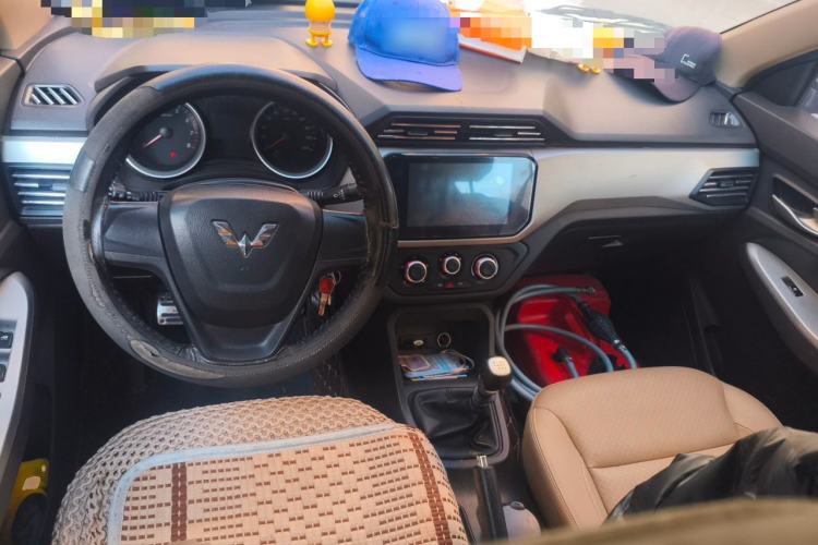 Used Wuling Hongguang 2019 1.5L S Comfort Edition China VI LAR Center Console