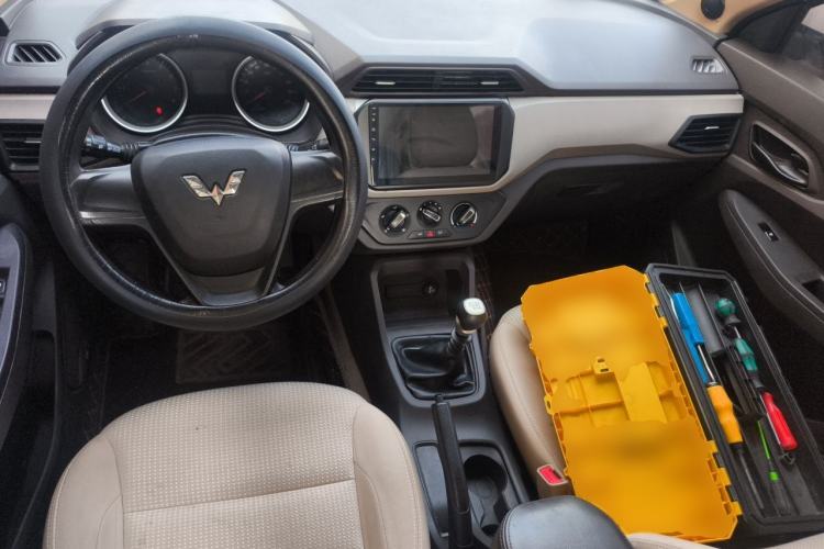 Used Wuling Hongguang 2019 1.5L S Standard Version China VI LAR Center Console