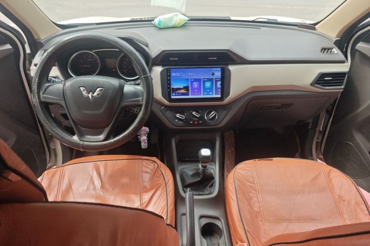 Used Wuling Hongguang 2019 1.5L S Standard Version China VI LAR Center Console