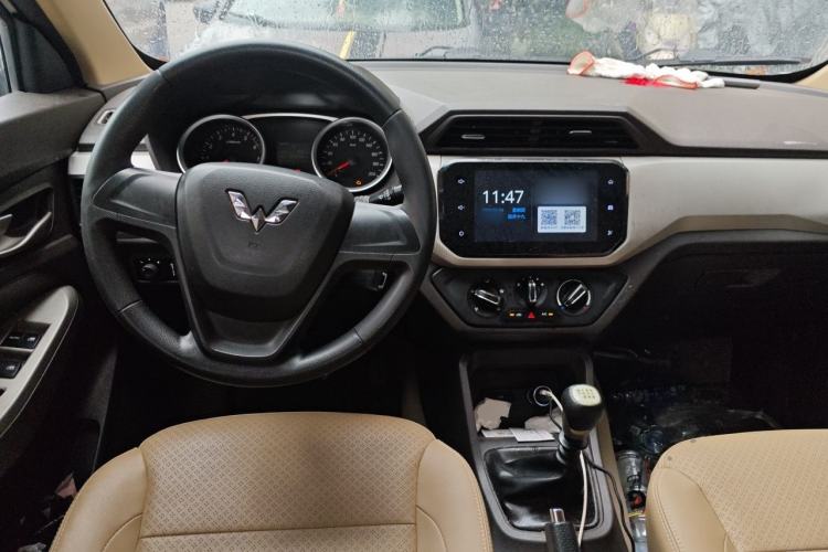 Used Wuling Hongguang 2019 1.5L S Comfort Edition China VI LAR Center Console