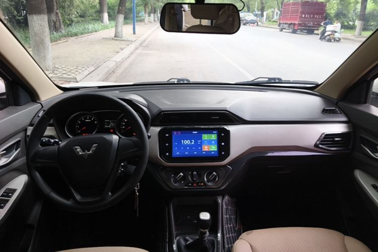 Used Wuling Hongguang 2019 1.5L S Comfort Edition China VI LAR Center Console
