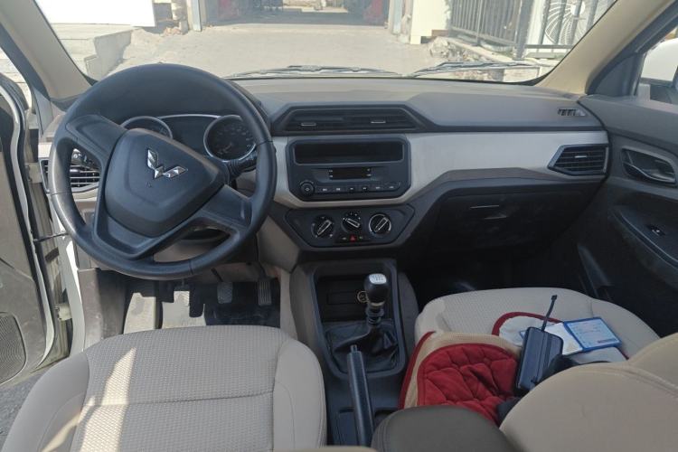 Used Wuling Hongguang 2019 1.5L S Standard Version China VI LAR Center Console