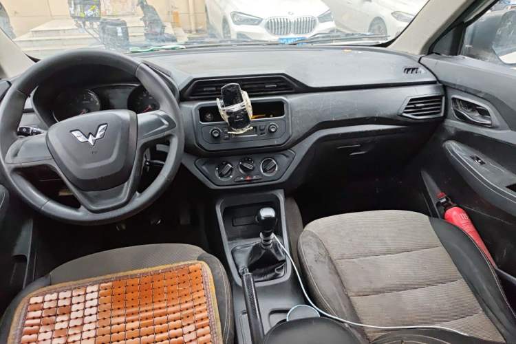 Used Wuling Hongguang 2019 1.5L S Basic Version China VI Standard LAR Center Console