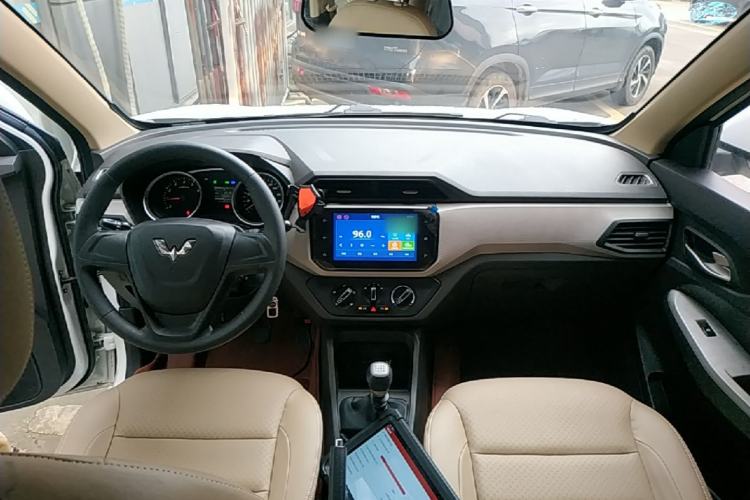 Used Wuling Hongguang 2019 1.5L S Comfort Edition China VI LAR Center Console