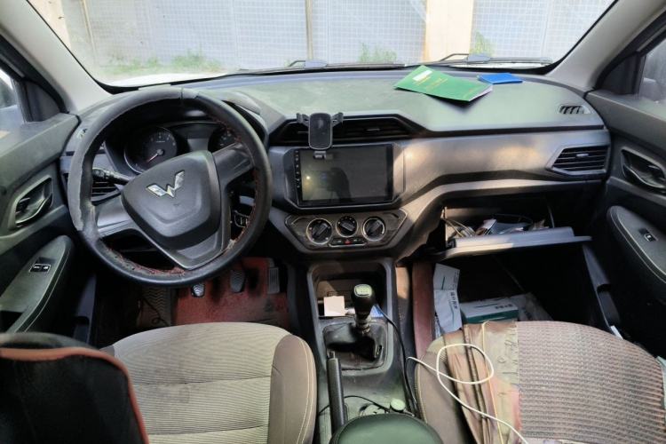 Used Wuling Hongguang 2019 1.5L S Basic Version China VI Standard LAR Center Console