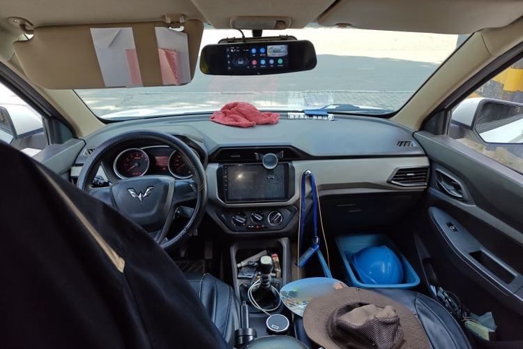 Used Wuling Hongguang 2019 1.5L S Standard Version China VI LAR Center Console