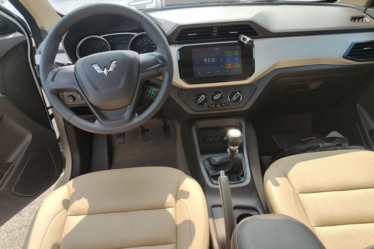 Used Wuling Hongguang 2019 1.5L S Comfort Edition China VI LAR Center Console