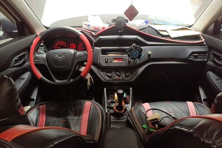 Used Wuling Hongguang 2019 1.5L S Basic Version China VI Standard LAR Center Console