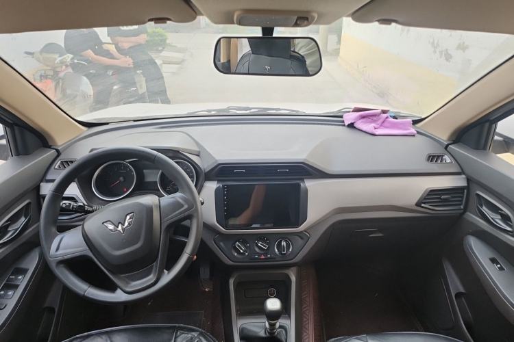 Used Wuling Hongguang 2019 1.5L S Standard Version China VI LAR Center Console