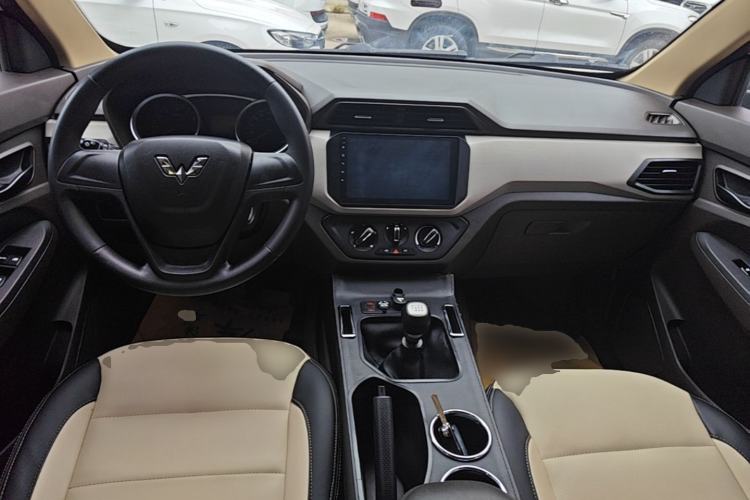 Used Wuling Hongguang 2019 1.5L S Standard Version China VI LAR Center Console