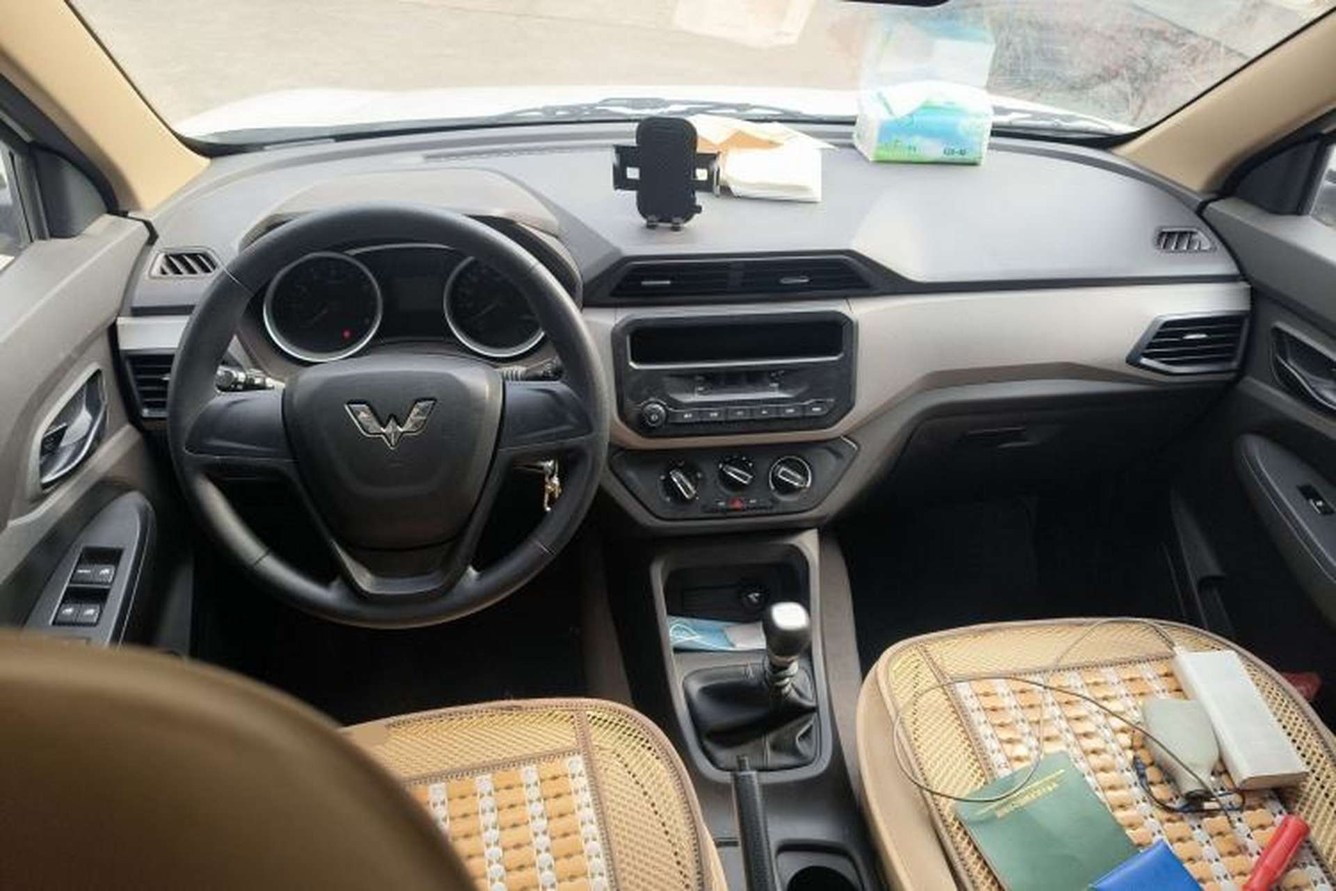 Used Wuling Hongguang 2019 1.5L S Standard Version China VI LAR Center Console