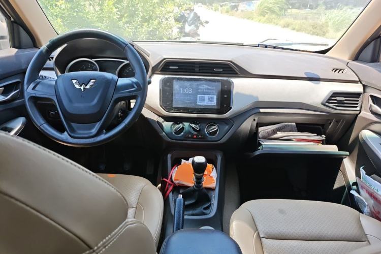 Used Wuling Hongguang 2019 1.5L S Comfort Edition China VI LAR Center Console