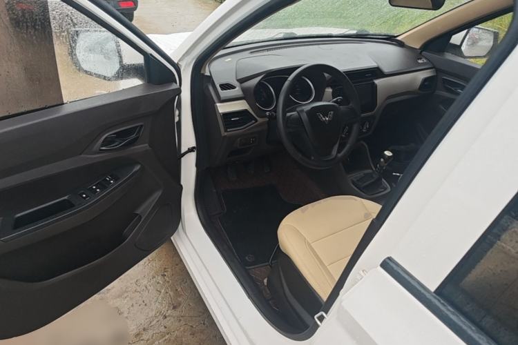 Used Wuling Hongguang 2019 1.5L S Standard Version China VI LAR Driver Seat