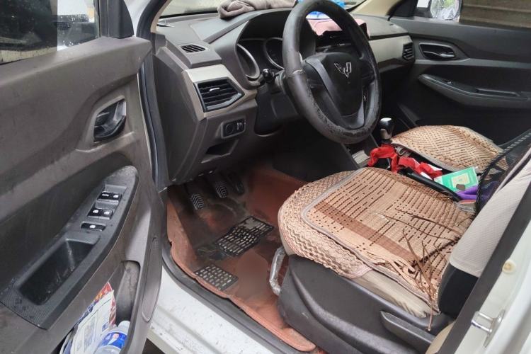 Used Wuling Hongguang 2019 1.5L S Standard Version China VI LAR Driver Seat