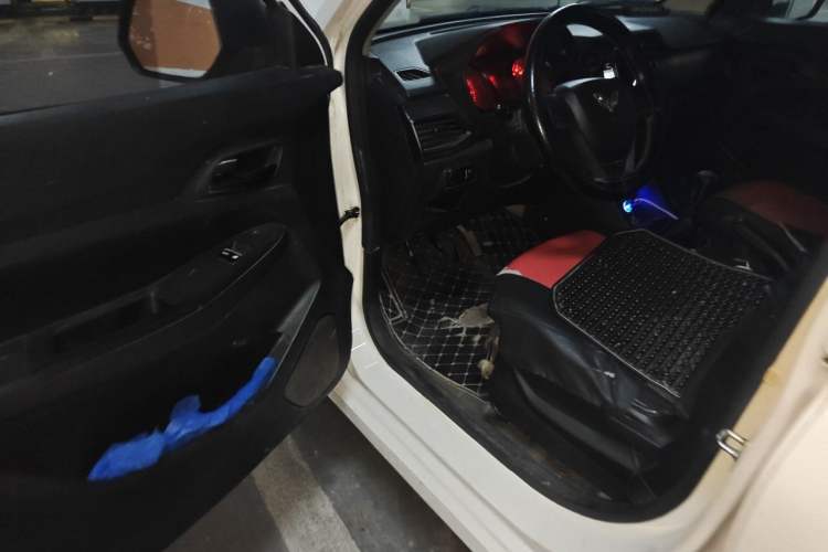 Used Wuling Hongguang 2019 1.5L S Basic Version China VI Standard LAR Driver Seat