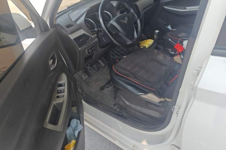 Used Wuling Hongguang 2019 1.5L S Comfort Edition China VI LAR Driver Seat