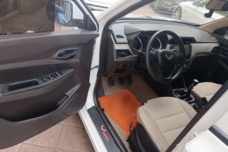 Used Wuling Hongguang 2019 1.5L S Standard Version China VI LAR Driver Seat