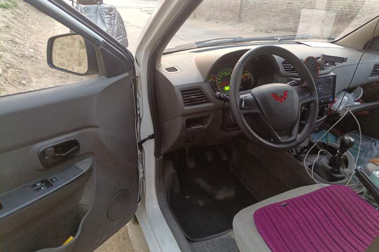 Used Wuling Hongguang 2019 1.5L S Basic Version China VI Standard LAR Driver Seat