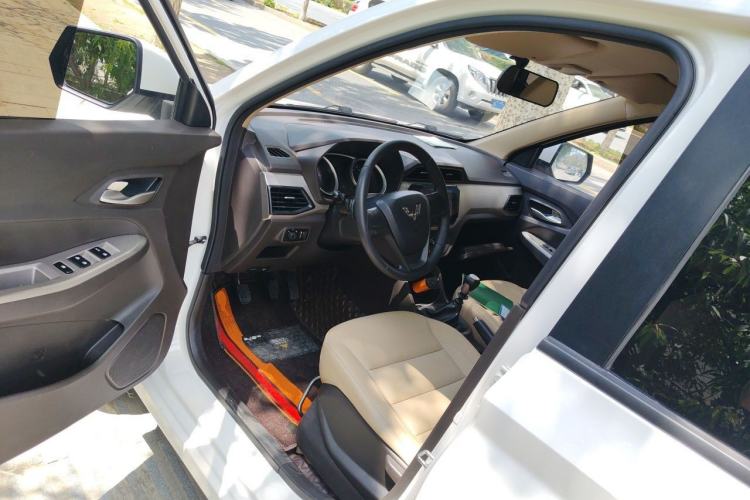 Used Wuling Hongguang 2019 1.5L S Comfort Edition China VI LAR Driver Seat