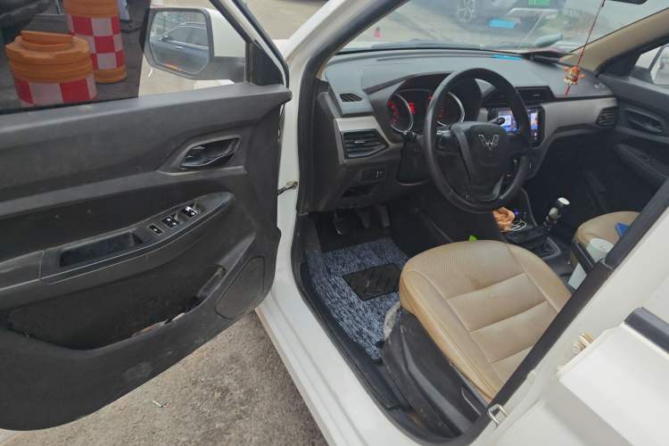 Used Wuling Hongguang 2019 1.5L S Standard Version China VI LAR Driver Seat