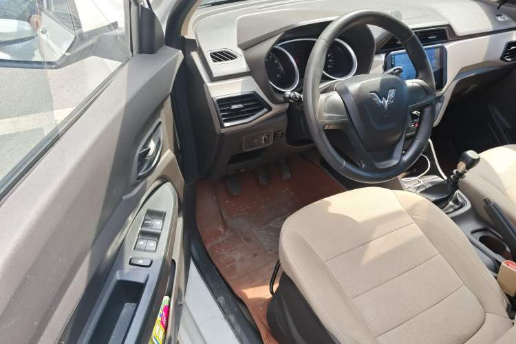 Used Wuling Hongguang 2019 1.5L S Standard Version China VI LAR Driver Seat