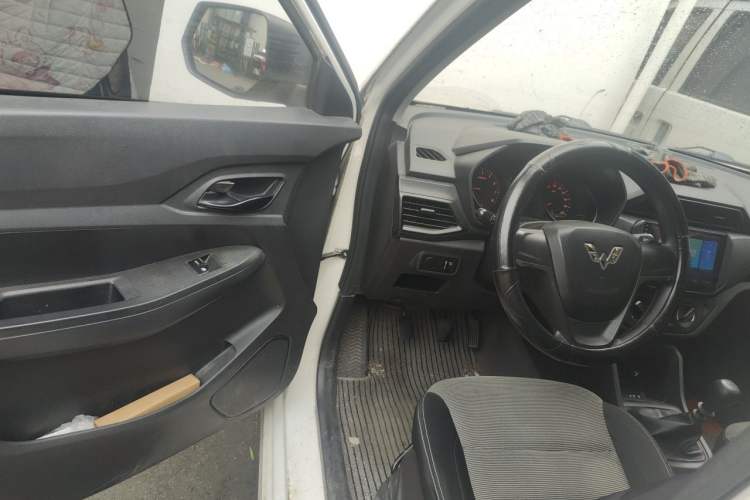 Used Wuling Hongguang 2019 1.5L S Basic Version China VI Standard LAR Driver Seat