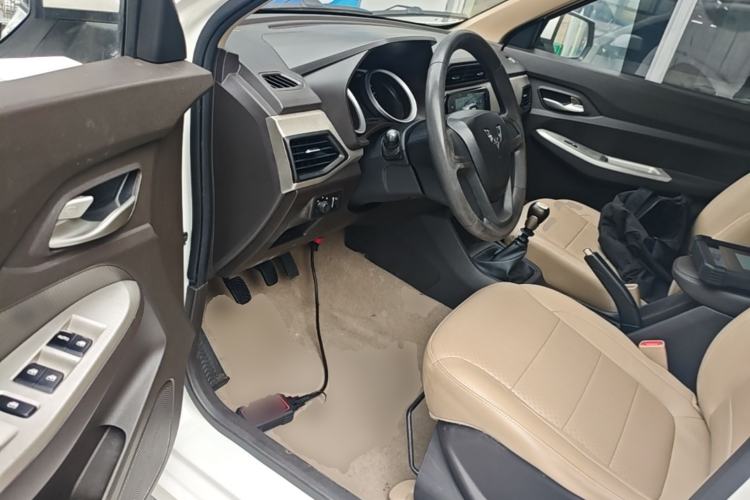 Used Wuling Hongguang 2019 1.5L S Comfort Edition China VI LAR Driver Seat