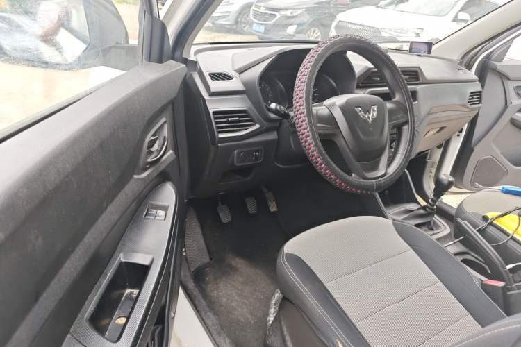 Used Wuling Hongguang 2019 1.5L S Basic Window-Sealed Vehicle China VI LAR Driver Seat