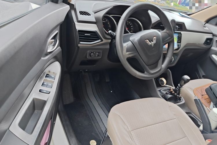 Used Wuling Hongguang 2019 1.5L S Comfort Edition China VI LAR Driver Seat