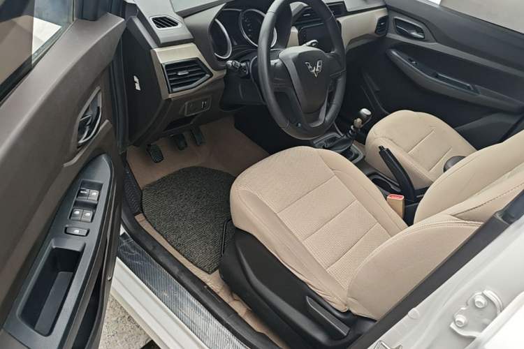 Used Wuling Hongguang 2019 1.5L S Standard Version China VI LAR Driver Seat