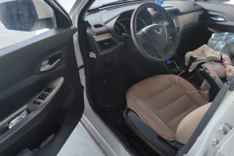 Used Wuling Hongguang 2019 1.5L S Comfort Edition China VI LAR Driver Seat